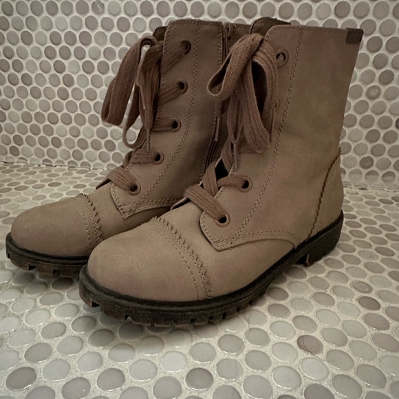 Roxy Addy boot in Taupe - Picture 1 of 4